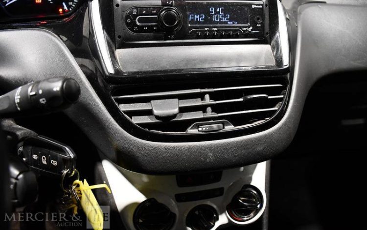 PEUGEOT 208 1.2 PURETECH 70ch LIKE BLANC FE-391-YX