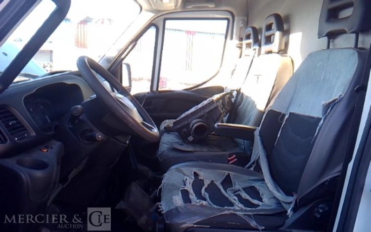 IVECO 35-140 FOURGON BLANC FF-395-CY
