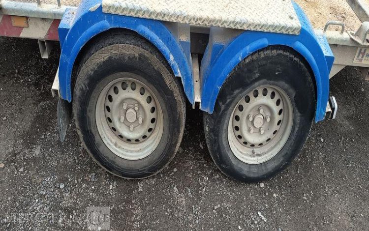 HUBIERE REMORQUE PORTE ENGIN 2 ESSIEUS – PTAC : 3,5 TONNES –  FG-954-HQ