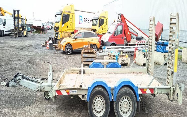 HUBIERE REMORQUE PORTE ENGIN – 2 ESSIEUS – PTAC : 3,5 TONNES  FH-897-WK