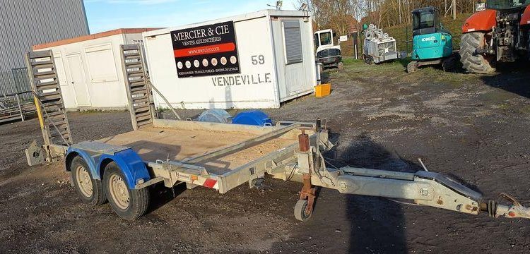 HUBIERE REMORQUE  PORTE ENGIN – PTAC : 3,5 TONNES  FH-995-WK