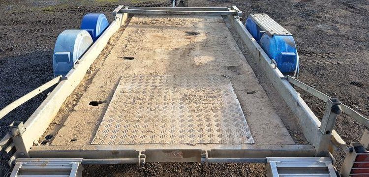 HUBIERE REMORQUE  PORTE ENGIN – PTAC : 3,5 TONNES  FH-995-WK