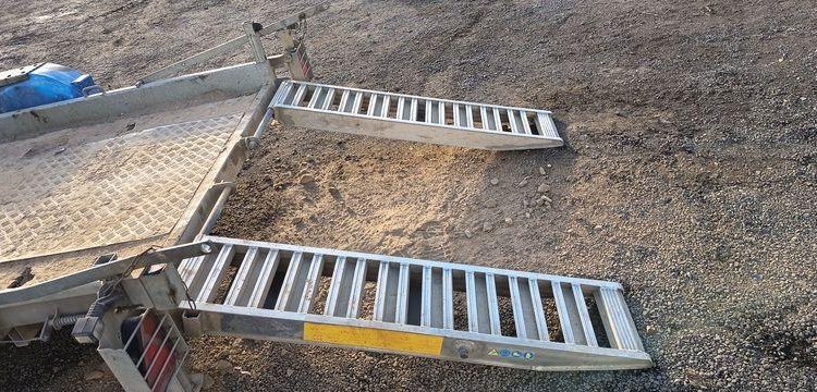 HUBIERE REMORQUE  PORTE ENGIN – PTAC : 3,5 TONNES  FH-995-WK