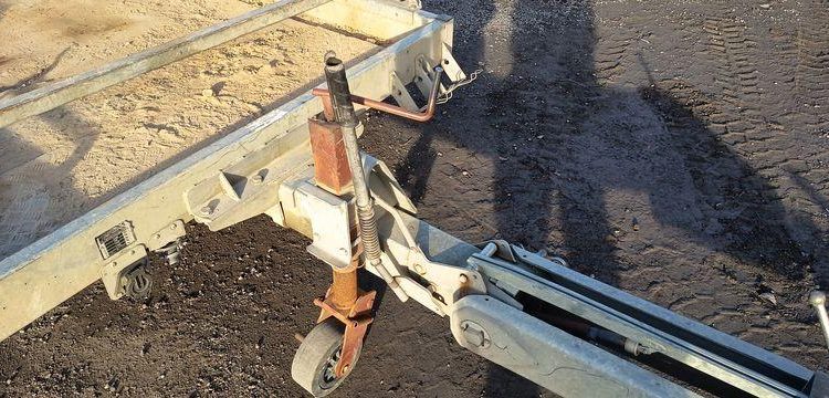 HUBIERE REMORQUE  PORTE ENGIN – PTAC : 3,5 TONNES  FH-995-WK