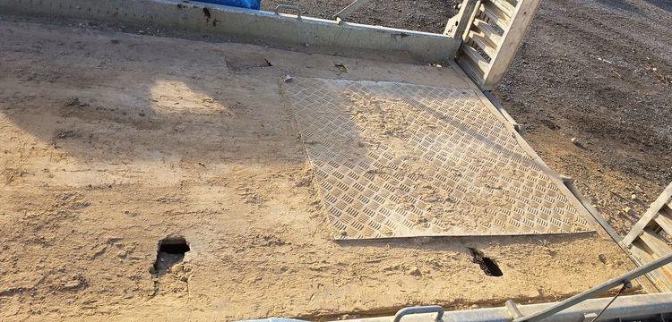 HUBIERE REMORQUE  PORTE ENGIN – PTAC : 3,5 TONNES  FH-995-WK