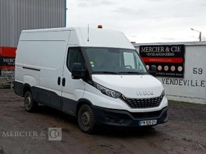 IVECO DAILY VI 35S16 2,3 D 16 V HI-MATIC 156 CV- DIESEL – 100844 KMS – ANNEE 2019 BLANC FM-926-QY