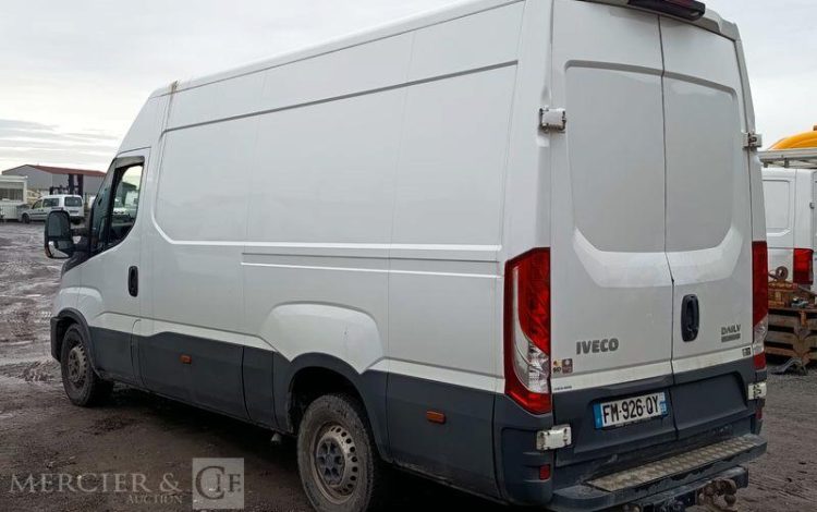 IVECO DAILY VI 35S16 2,3 D 16 V HI-MATIC 156 CV- DIESEL – 100844 KMS – ANNEE 2019 BLANC FM-926-QY