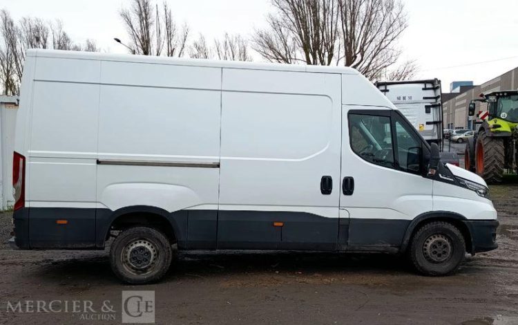 IVECO DAILY VI 35S16 2,3 D 16 V HI-MATIC 156 CV- DIESEL – 100844 KMS – ANNEE 2019 BLANC FM-926-QY