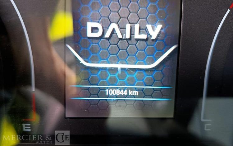 IVECO DAILY VI 35S16 2,3 D 16 V HI-MATIC 156 CV- DIESEL – 100844 KMS – ANNEE 2019 BLANC FM-926-QY