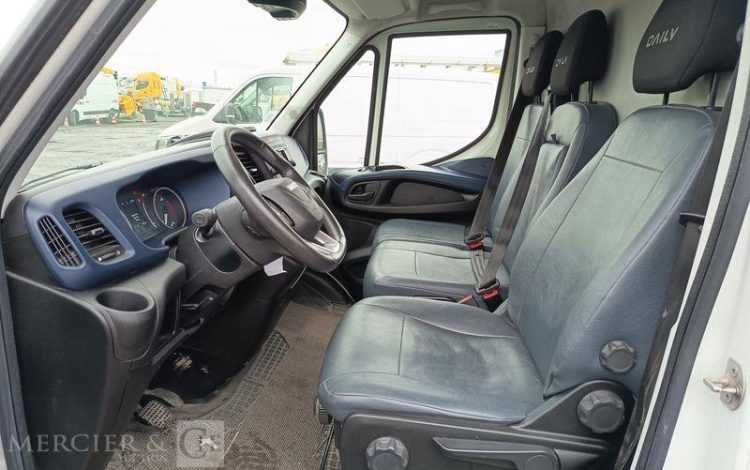 IVECO DAILY VI 35S16 2,3 D 16 V HI-MATIC 156 CV- DIESEL – 100844 KMS – ANNEE 2019 BLANC FM-926-QY