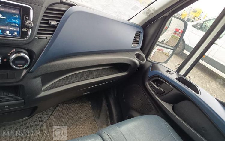 IVECO DAILY VI 35S16 2,3 D 16 V HI-MATIC 156 CV- DIESEL – 100844 KMS – ANNEE 2019 BLANC FM-926-QY