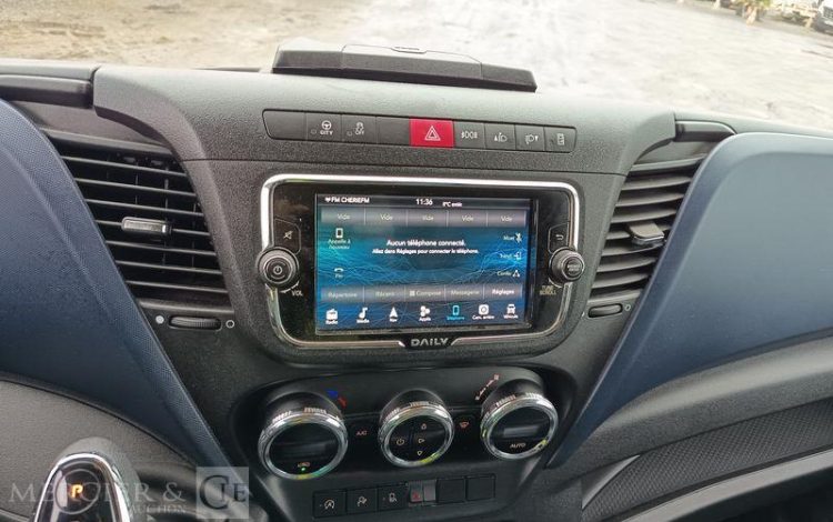 IVECO DAILY VI 35S16 2,3 D 16 V HI-MATIC 156 CV- DIESEL – 100844 KMS – ANNEE 2019 BLANC FM-926-QY