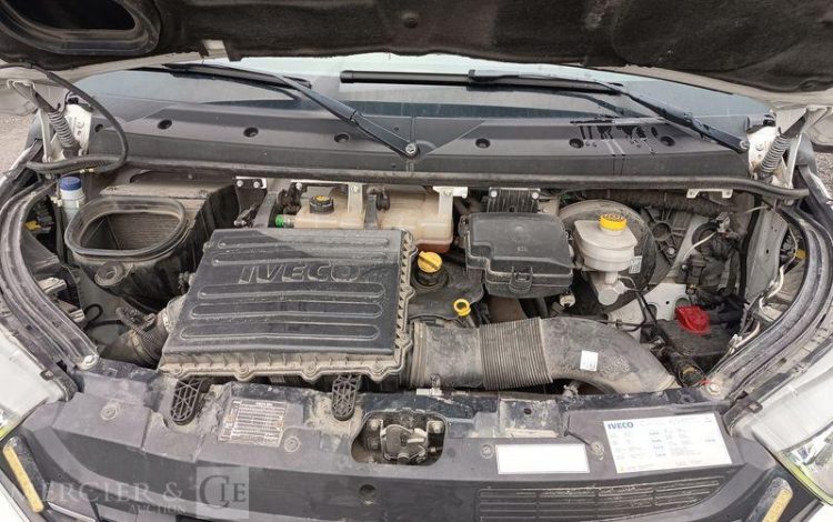 IVECO DAILY VI 35S16 2,3 D 16 V HI-MATIC 156 CV- DIESEL – 100844 KMS – ANNEE 2019 BLANC FM-926-QY