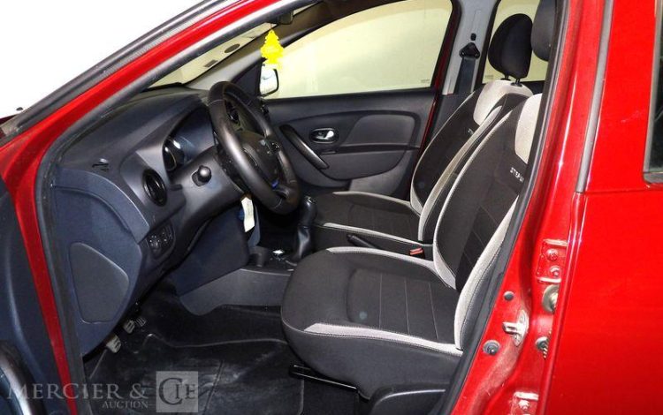 DACIA SANDERO ROUGE FP-317-BT