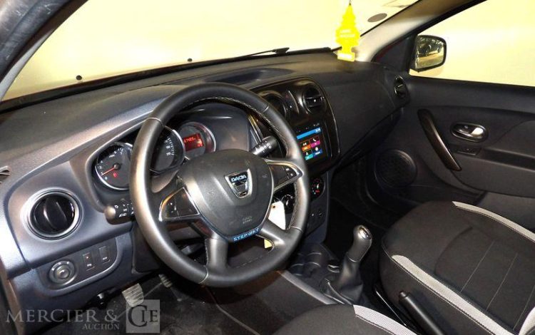 DACIA SANDERO ROUGE FP-317-BT