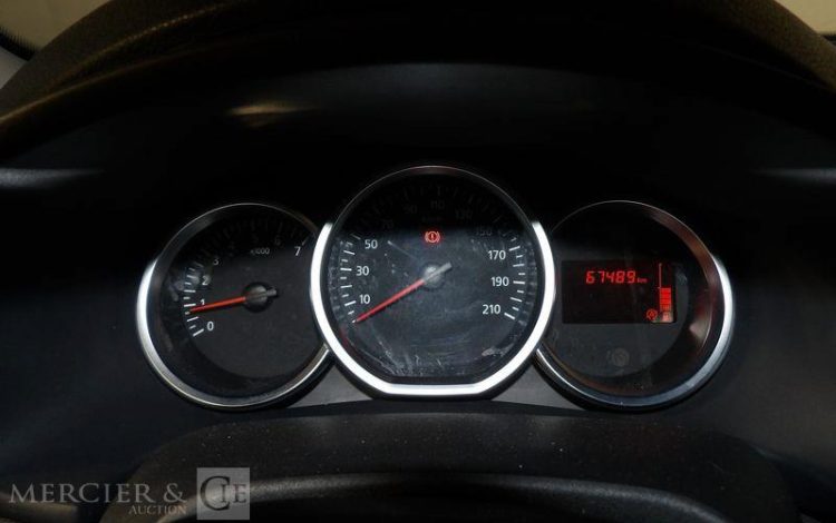 DACIA SANDERO ROUGE FP-317-BT