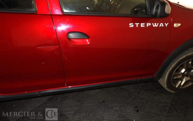 DACIA SANDERO ROUGE FP-317-BT