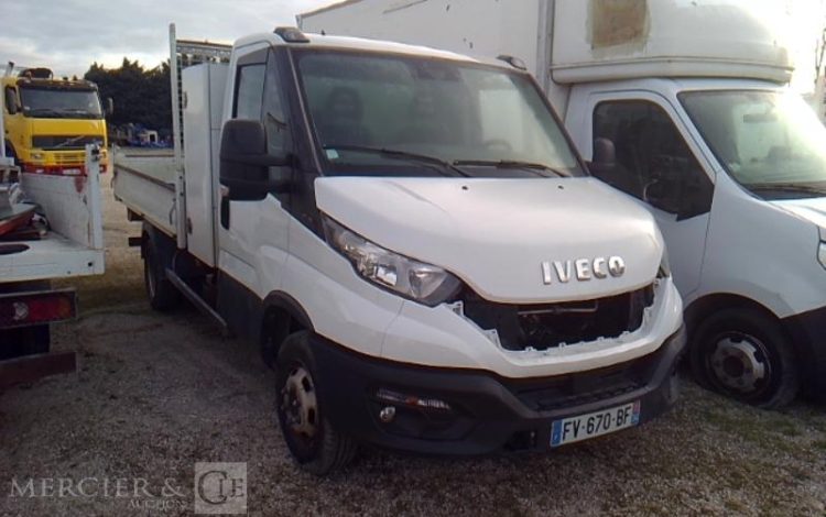 IVECO 35-160 BENNE SIMPLE CABINE COFFRE BLANC FV-670-BF