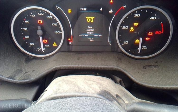 IVECO 35-160 BENNE SIMPLE CABINE COFFRE BLANC FV-670-BF