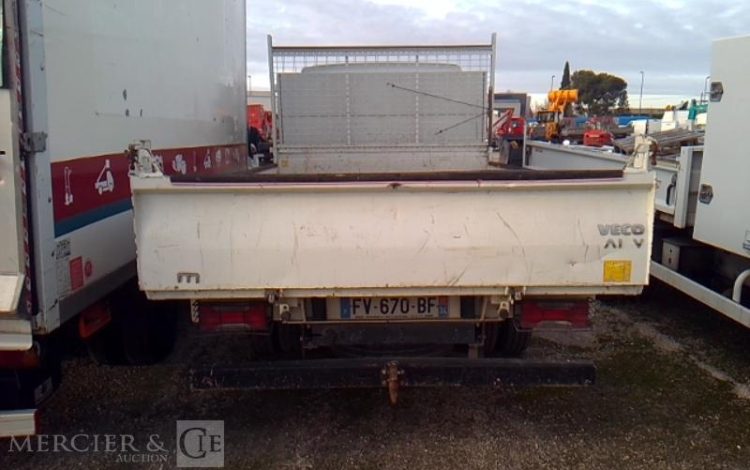 IVECO 35-160 BENNE SIMPLE CABINE COFFRE BLANC FV-670-BF