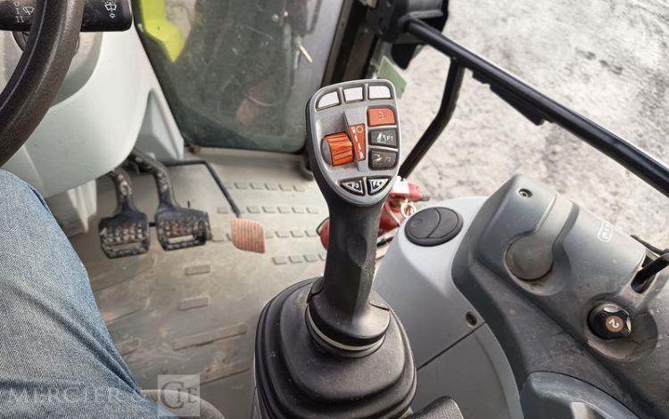 CLAAS TRACTEUR ARION 420 AVEC CHARGEUR FRONTAL MX A110 – 2570 HEURES ANNEE 2020  FW-334-GW