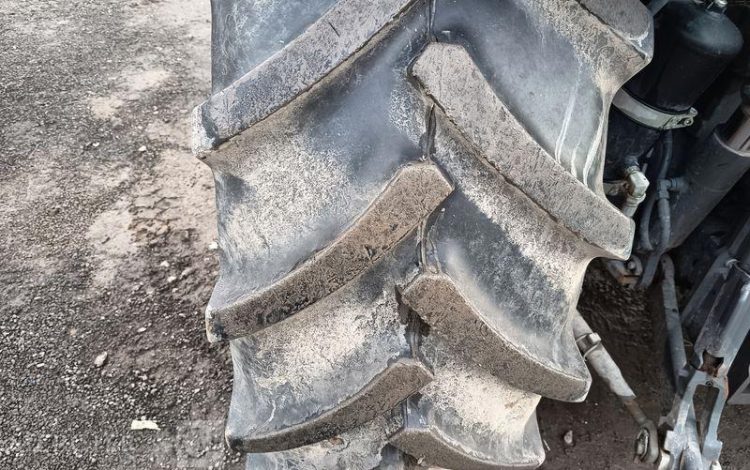 CLAAS TRACTEUR ARION 420 AVEC CHARGEUR FRONTAL MX A110 – 2570 HEURES ANNEE 2020  FW-334-GW