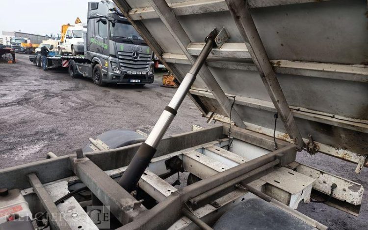 RENAULT MASTER BENNE AVEC COFFRE ACIER DIESEL  FY-381-VM