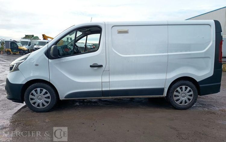 RENAULT TRAFIC III Fourgon Phase 2 L1H1 1200 2.0 dCi 16V 120 cv – DIESEL – ANNEE 2021 BLANC GD-177-VR