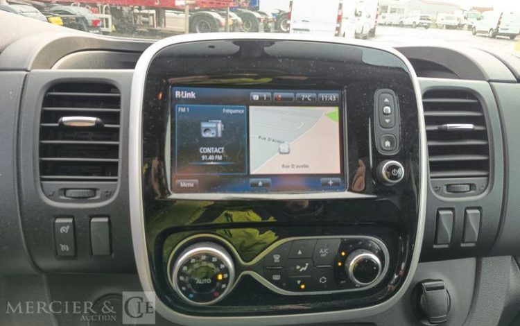 RENAULT TRAFIC III Fourgon Phase 2 L1H1 1200 2.0 dCi 16V 120 cv – DIESEL – ANNEE 2021 BLANC GD-177-VR