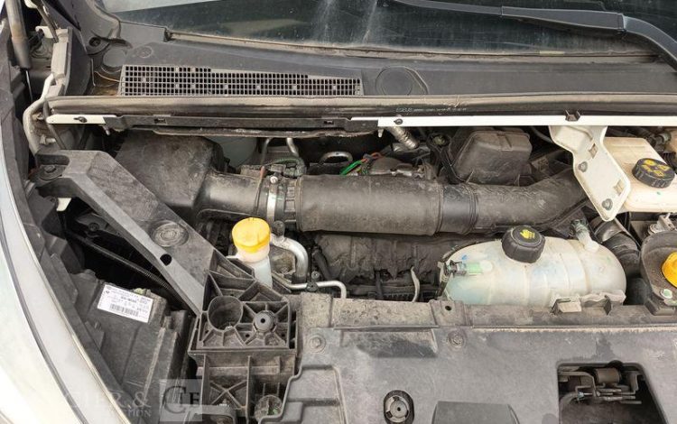 RENAULT TRAFIC III Fourgon Phase 2 L1H1 1200 2.0 dCi 16V 120 cv – DIESEL – ANNEE 2021 BLANC GD-177-VR