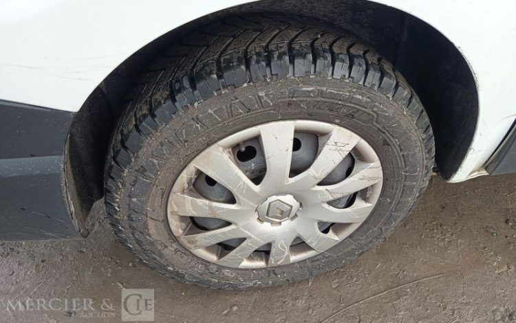 RENAULT TRAFIC III Fourgon Phase 2 L1H1 1200 2.0 dCi 16V 120 cv – DIESEL – ANNEE 2021 BLANC GD-177-VR