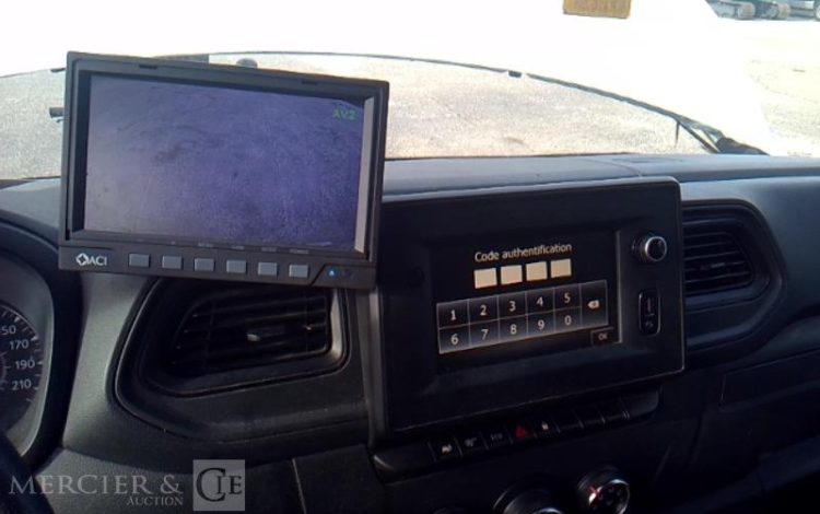 NISSAN NV400 CAISSE HAYON BLANC GE-584-WX