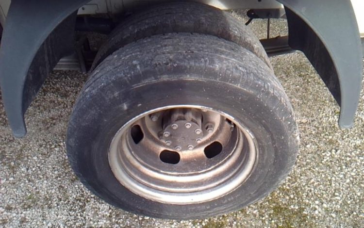 NISSAN NV400 CAISSE HAYON BLANC GE-584-WX