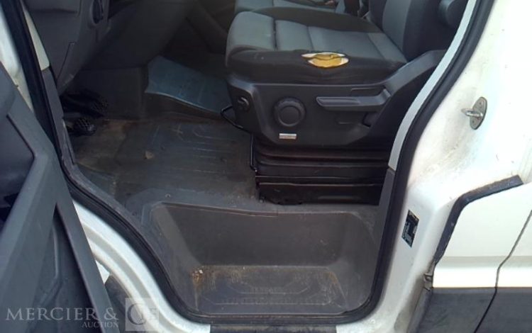 VOLKSWAGEN CRAFTER BLANC GF-091-AX
