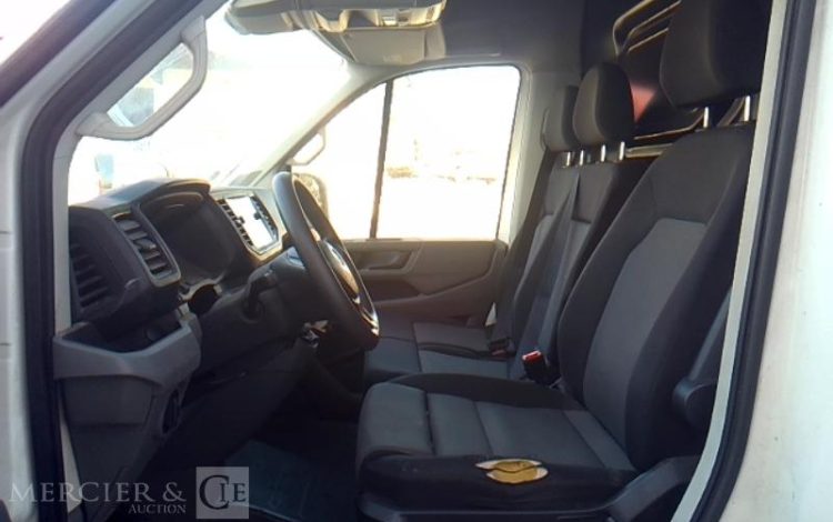 VOLKSWAGEN CRAFTER BLANC GF-091-AX