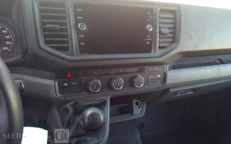 VOLKSWAGEN CRAFTER BLANC GF-091-AX