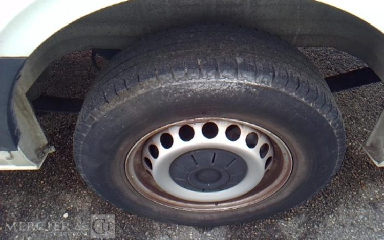 VOLKSWAGEN CRAFTER BLANC GF-091-AX