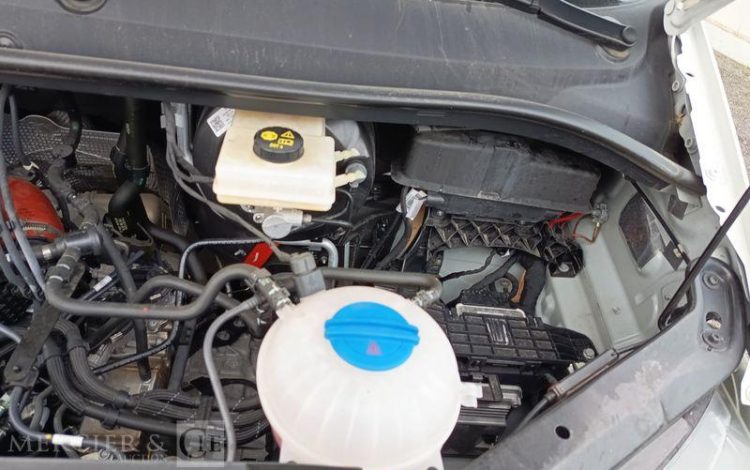 VOLKSWAGEN CRAFTER L4  GS-640-KQ