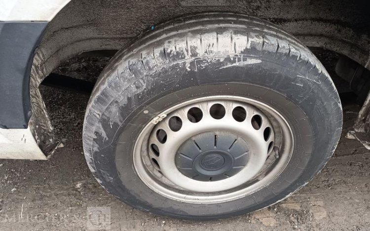 VOLKSWAGEN CRAFTER L4  GS-640-KQ