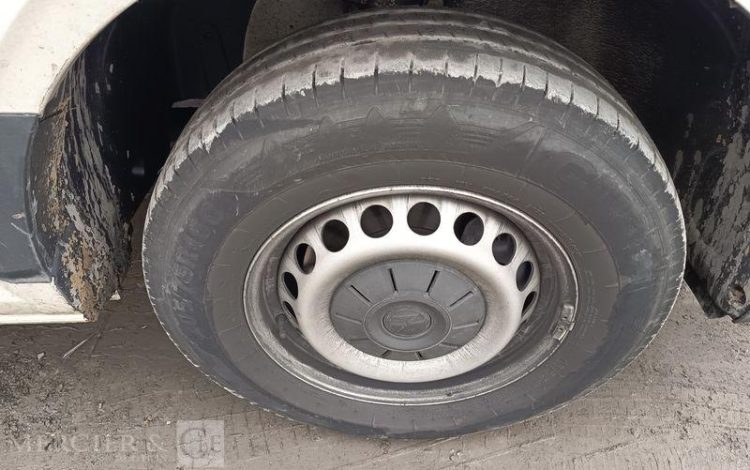 VOLKSWAGEN CRAFTER L4  GS-640-KQ