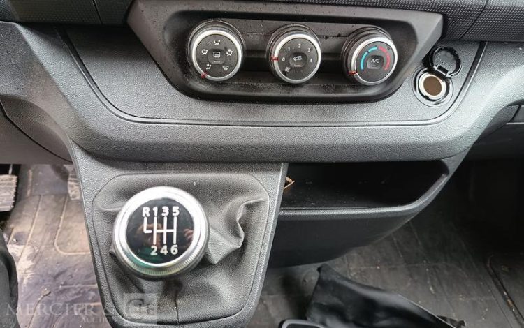 RENAULT TRAFIC FOURGON L2H2  GT-898-XN