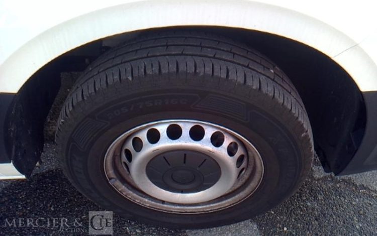 VOLKSWAGEN CRAFTER VAN 35 L4H3 14M3 TRACT 2.0 TDI 140CH BLANC GW-990-BW