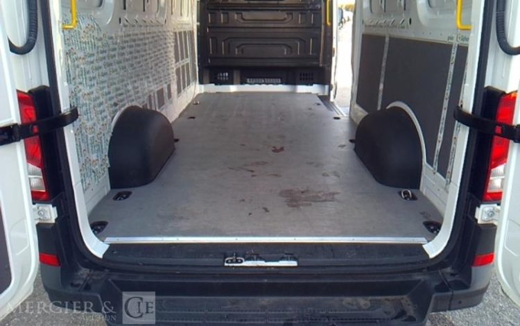 VOLKSWAGEN CRAFTER VAN 35 L4H3 14M3 TRACT 2.0 TDI 140CH BLANC GW-990-BW