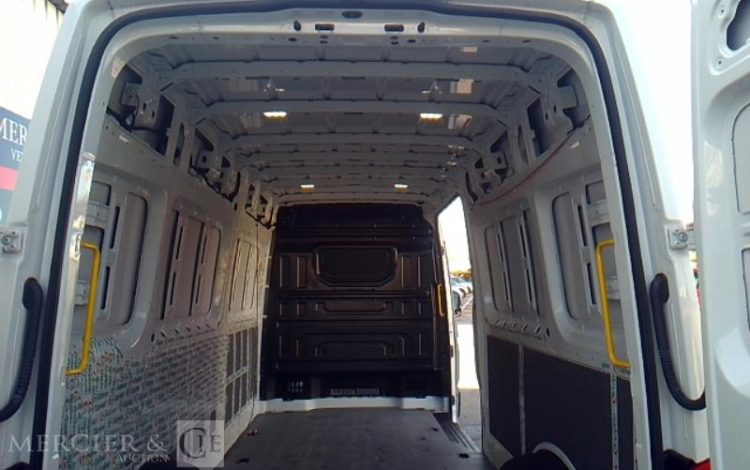 VOLKSWAGEN CRAFTER VAN 35 L4H3 14M3 TRACT 2.0 TDI 140CH BLANC GW-990-BW