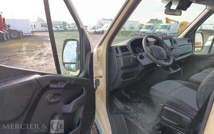 NISSAN INTERSTAR 2.3 DCI 150CV EQUIPE FOOD TRUCK AVEC EQUIPEMENTS DE CUISINE  HB-656-XM