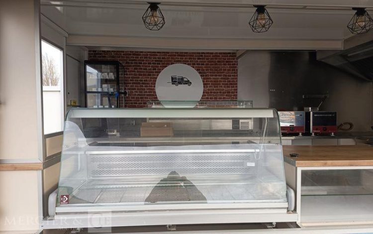 NISSAN INTERSTAR 2.3 DCI 150CV EQUIPE FOOD TRUCK AVEC EQUIPEMENTS DE CUISINE  HB-656-XM