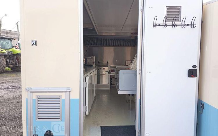 NISSAN INTERSTAR 2.3 DCI 150CV EQUIPE FOOD TRUCK AVEC EQUIPEMENTS DE CUISINE  HB-656-XM