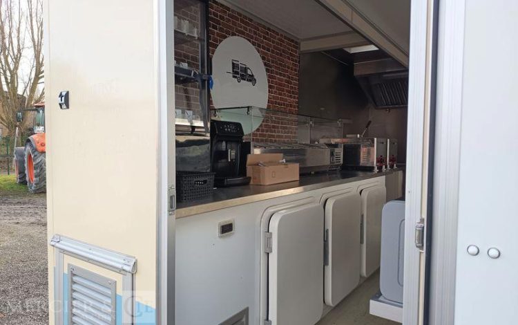 NISSAN INTERSTAR 2.3 DCI 150CV EQUIPE FOOD TRUCK AVEC EQUIPEMENTS DE CUISINE  HB-656-XM