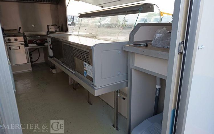 NISSAN INTERSTAR 2.3 DCI 150CV EQUIPE FOOD TRUCK AVEC EQUIPEMENTS DE CUISINE  HB-656-XM