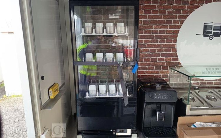 NISSAN INTERSTAR 2.3 DCI 150CV EQUIPE FOOD TRUCK AVEC EQUIPEMENTS DE CUISINE  HB-656-XM